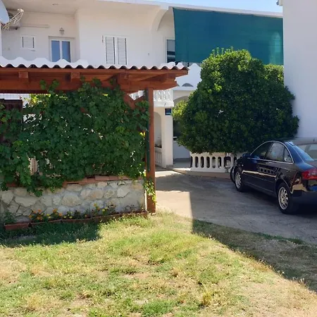 Milka Pag Apartment
